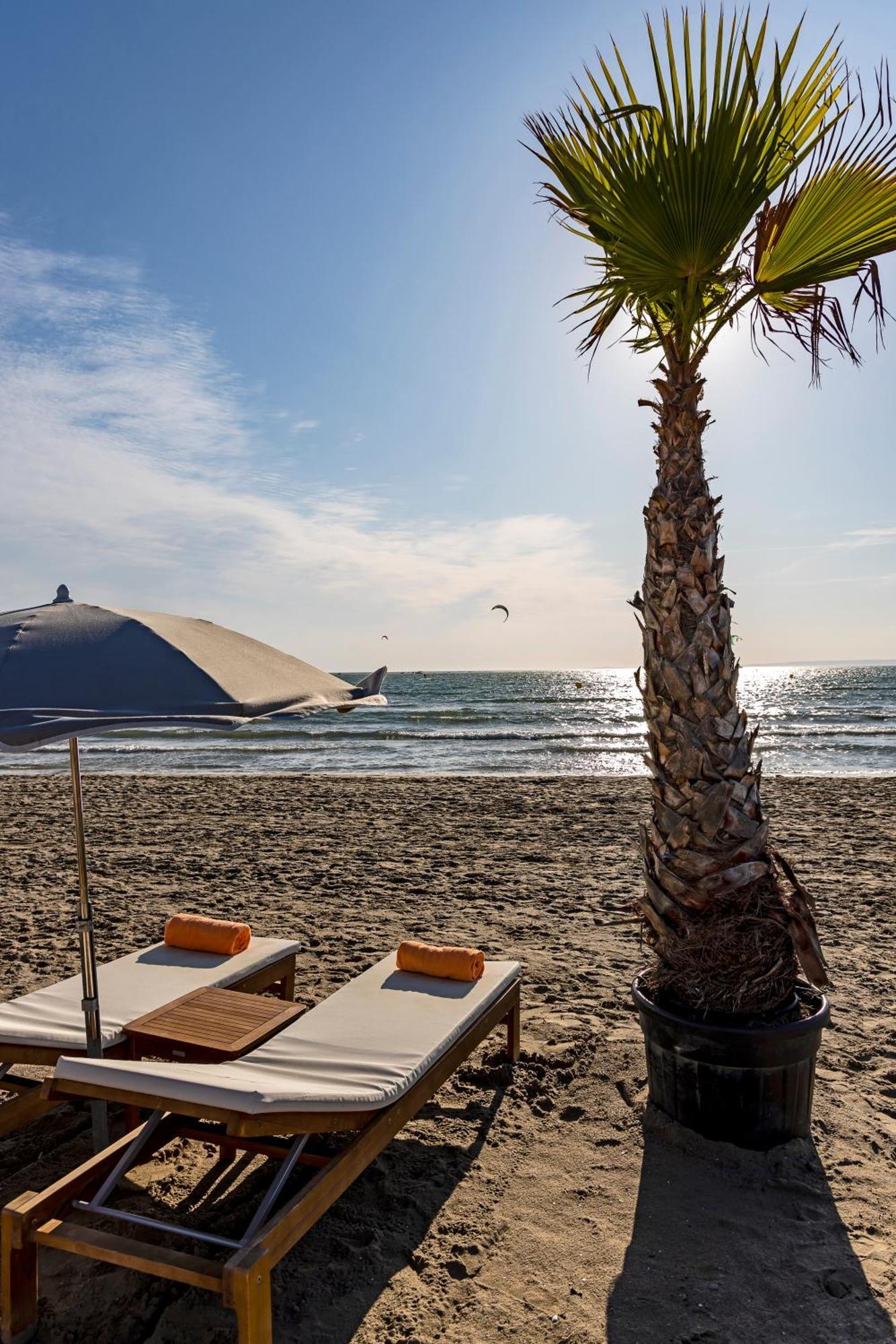 Thalazur Port-Camargue - Hotel & Spa Ле-Гро-дю-Руа Экстерьер фото
